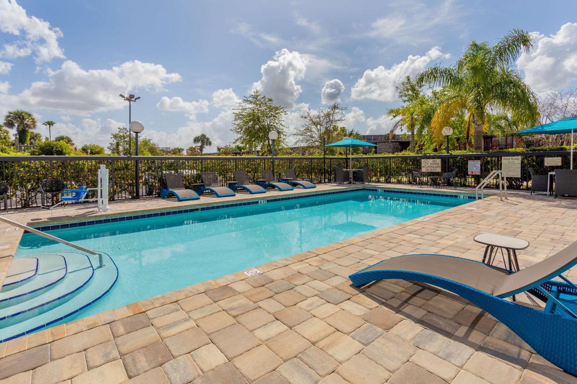 Hampton Inn & Suites Orlando International Drive North Esterno foto